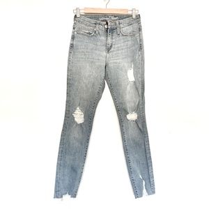 Universal thread 2/26 distressed jeans high waisted